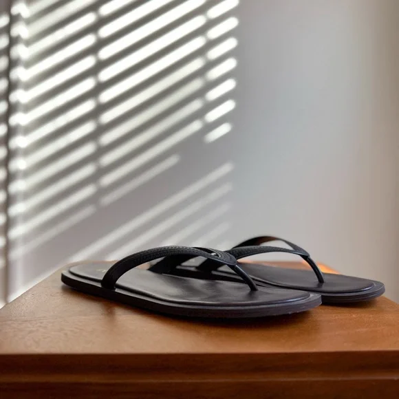 NWOT Zara Flip Flops - Picture 1 of 3